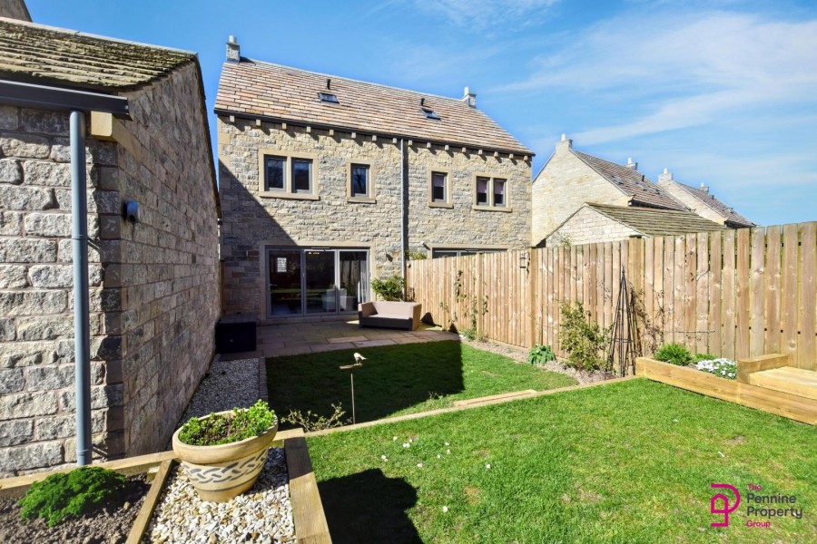 Images for Tenter Hill Gardens, Shepley, Huddersfield