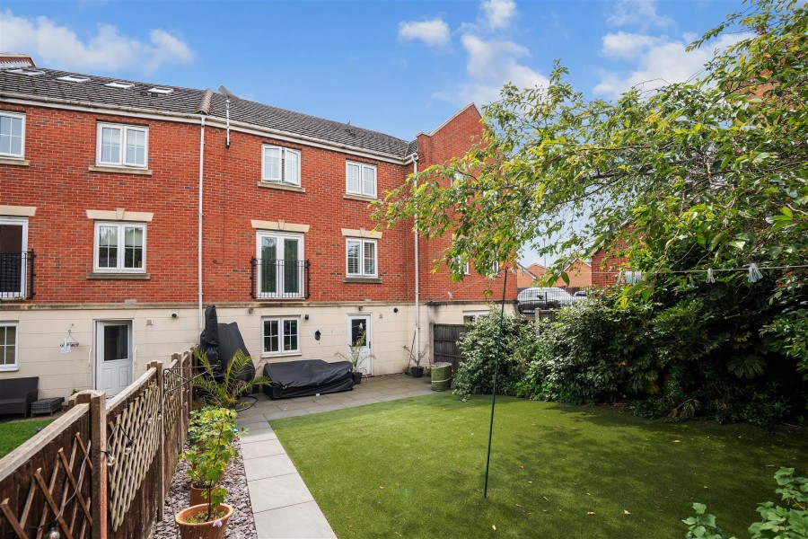 Images for Ladyshaw Crescent, Penistone